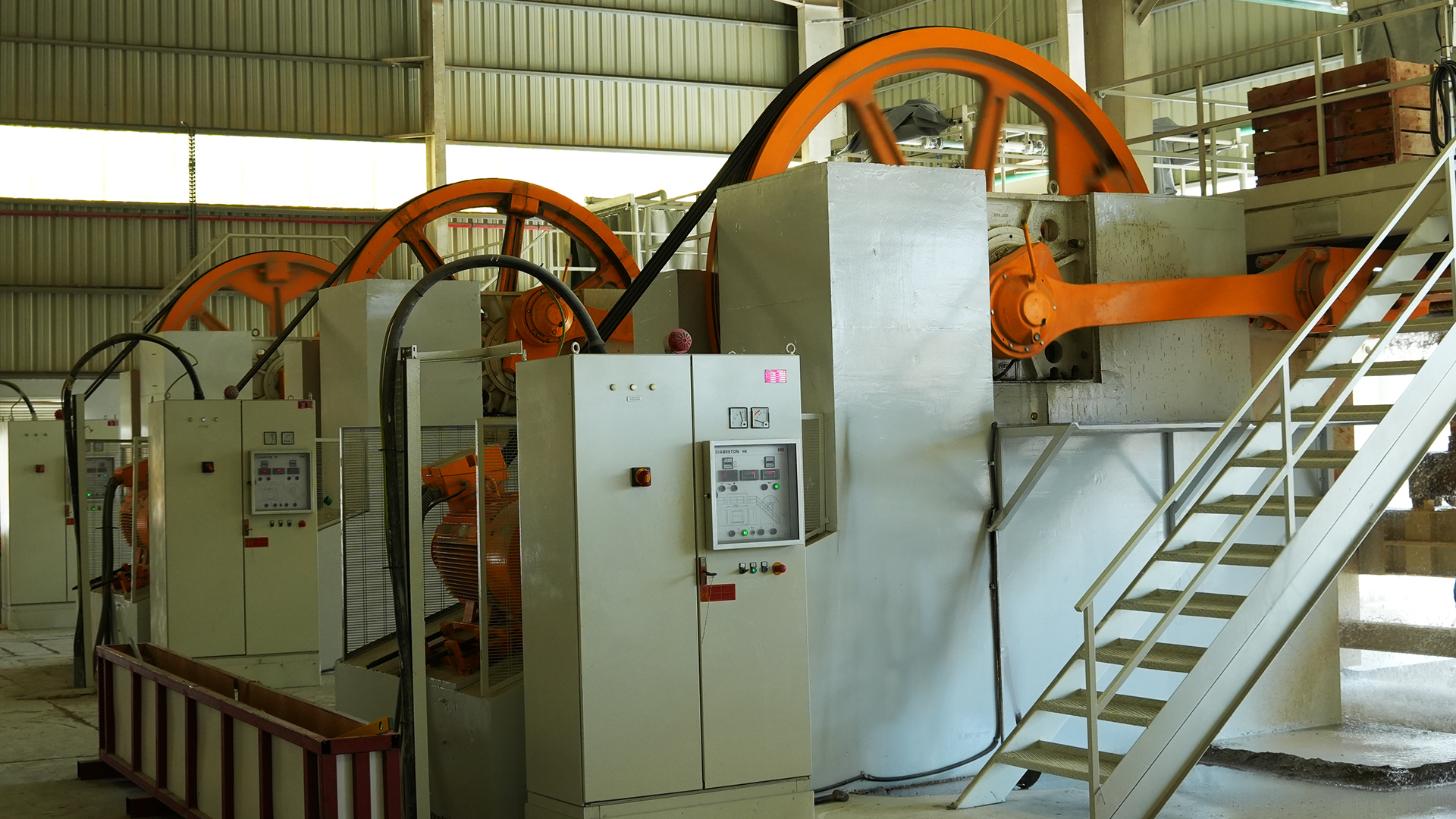 SOM factory — Italian gang saw machinery